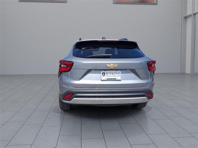new 2025 Chevrolet Trax car, priced at $25,145