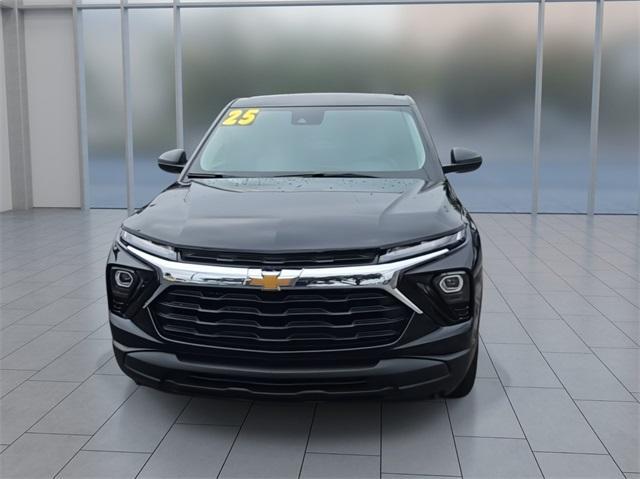 new 2025 Chevrolet TrailBlazer car, priced at $25,423