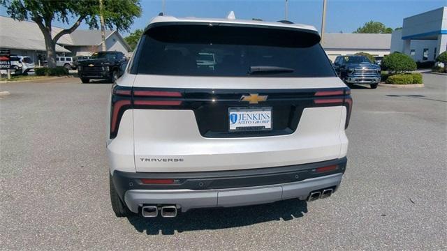 new 2025 Chevrolet Traverse car, priced at $50,614