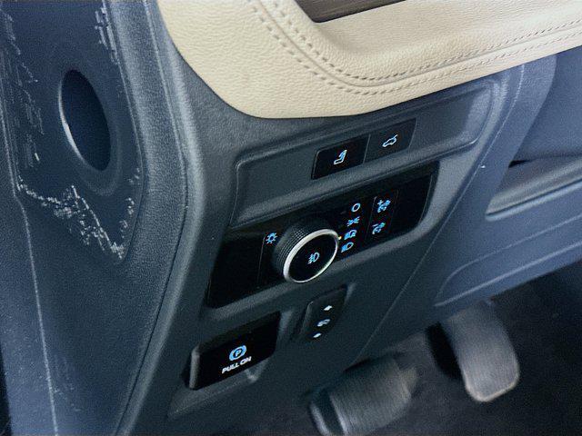 used 2022 Ford Expedition car, priced at $35,997