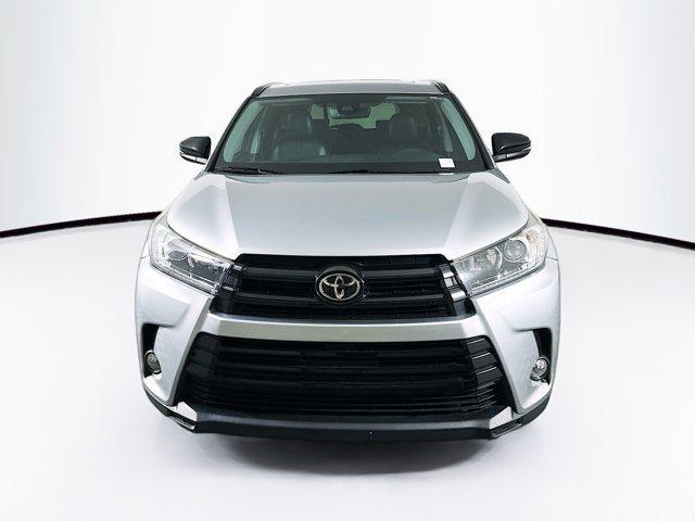used 2017 Toyota Highlander car, priced at $22,399