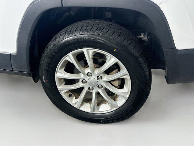 used 2020 Jeep Cherokee car, priced at $15,496