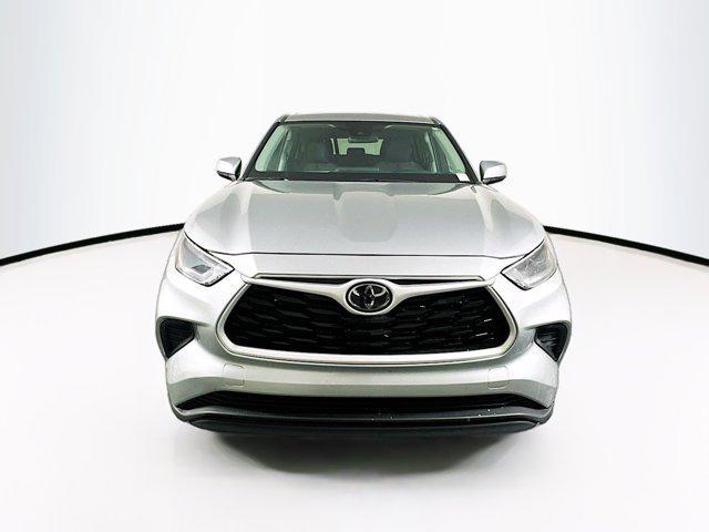 used 2023 Toyota Highlander car, priced at $32,497