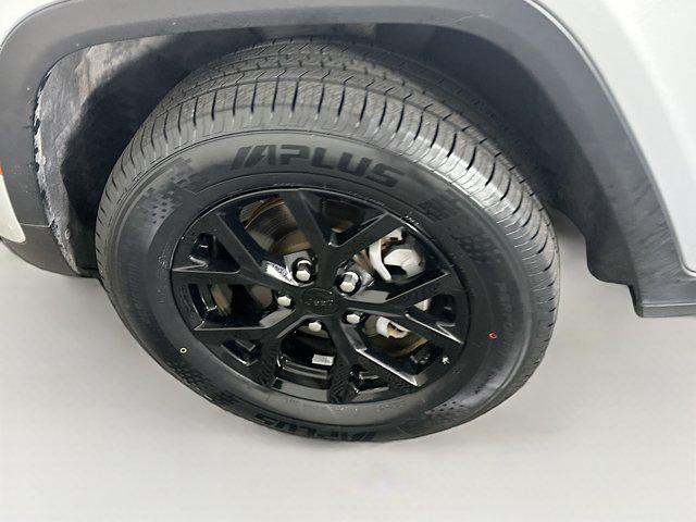 used 2024 Jeep Grand Cherokee car, priced at $28,597