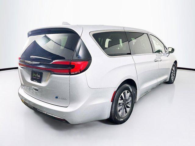 used 2022 Chrysler Pacifica Hybrid car, priced at $25,289