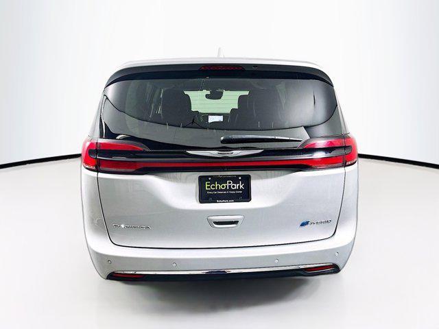 used 2022 Chrysler Pacifica Hybrid car, priced at $25,289