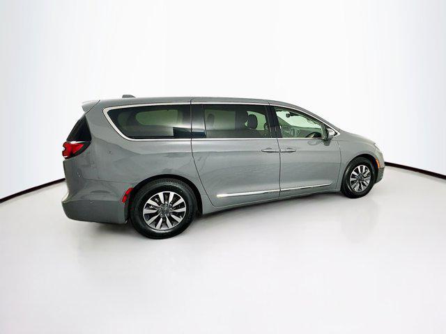 used 2022 Chrysler Pacifica Hybrid car, priced at $29,589