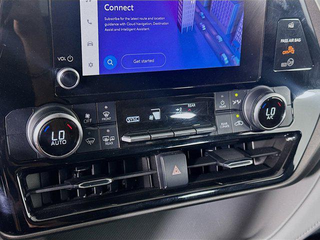 used 2023 Toyota Highlander car, priced at $29,997