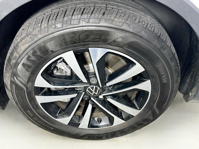 used 2024 Volkswagen Tiguan car, priced at $22,589