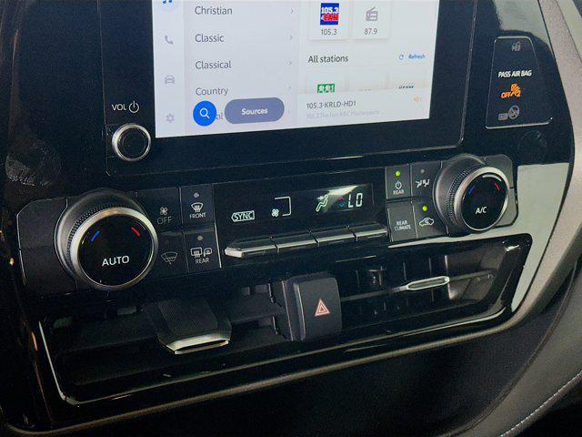 used 2023 Toyota Highlander car, priced at $30,997