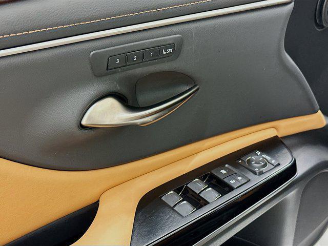 used 2024 Lexus ES 350 car, priced at $40,397