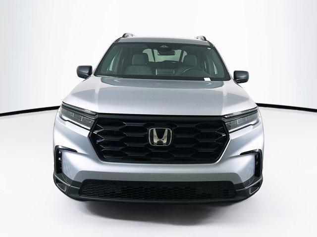 used 2025 Honda Pilot car, priced at $33,787