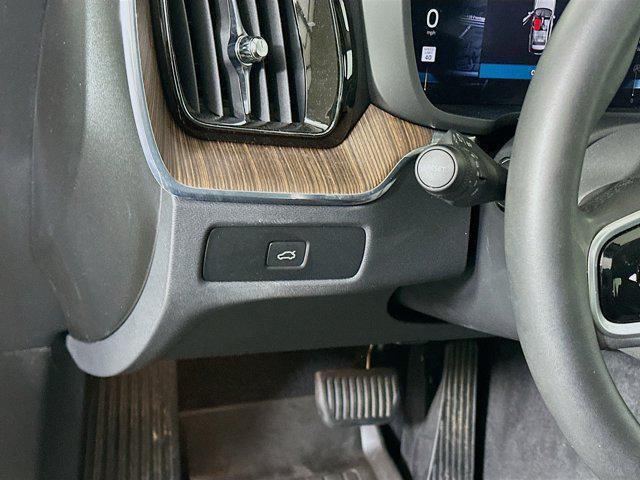 used 2023 Volvo XC60 car, priced at $30,996
