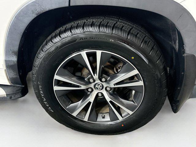 used 2016 Toyota Highlander car, priced at $17,996