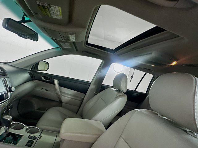 used 2013 Toyota Highlander car, priced at $11,999