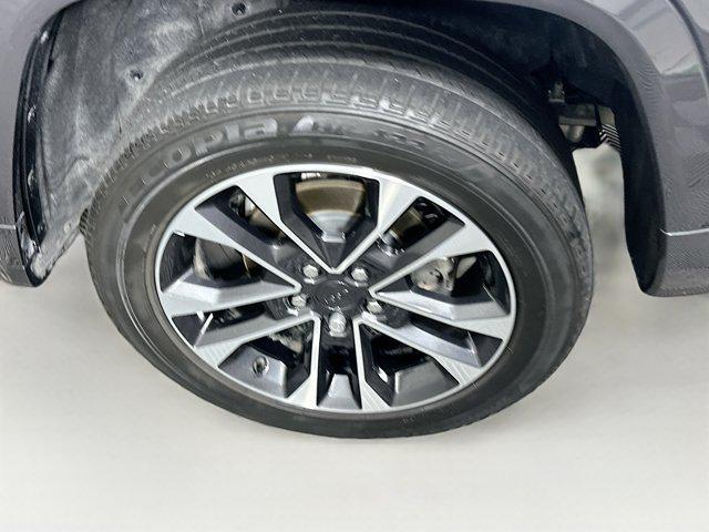 used 2022 Jeep Grand Cherokee car, priced at $34,599