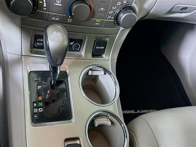 used 2013 Toyota Highlander car, priced at $12,996