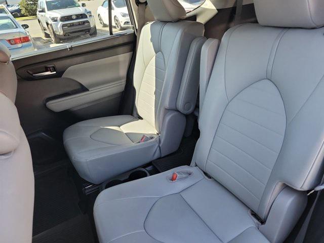 used 2020 Toyota Highlander Hybrid car, priced at $28,871