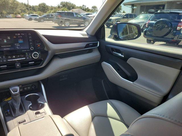 used 2020 Toyota Highlander Hybrid car, priced at $28,871