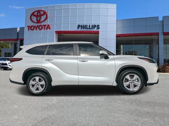 used 2023 Toyota Highlander Hybrid car, priced at $34,999