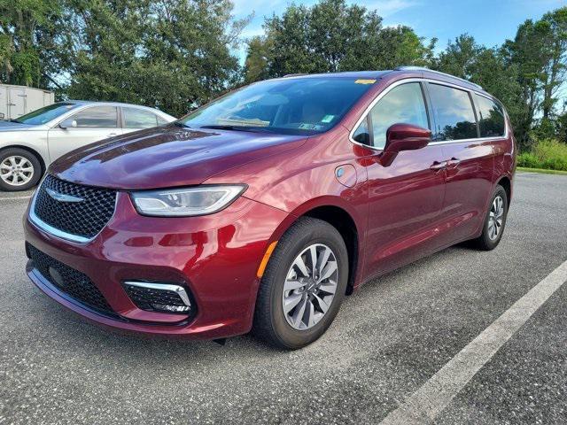 used 2021 Chrysler Pacifica Hybrid car, priced at $25,999