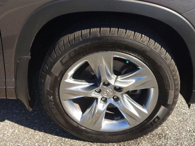 used 2014 Toyota Highlander car, priced at $15,999