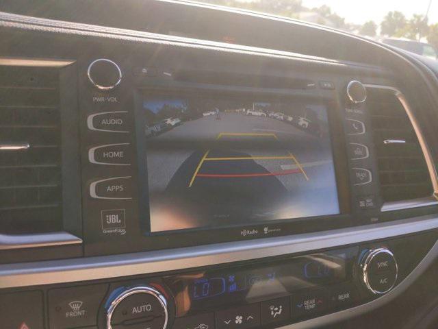 used 2014 Toyota Highlander car, priced at $15,999