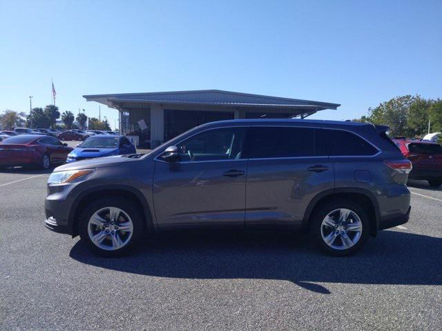 used 2014 Toyota Highlander car, priced at $15,999