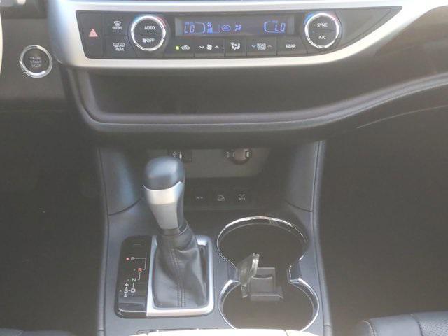 used 2014 Toyota Highlander car, priced at $15,999