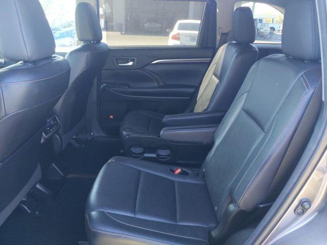 used 2014 Toyota Highlander car, priced at $15,999