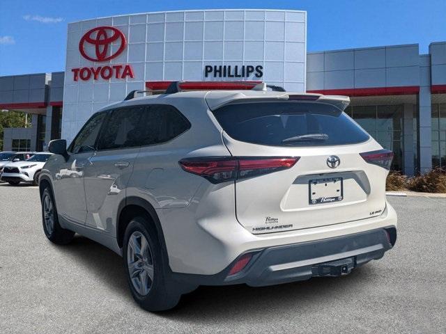 used 2020 Toyota Highlander car, priced at $25,617