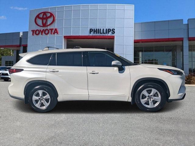 used 2020 Toyota Highlander car, priced at $25,617