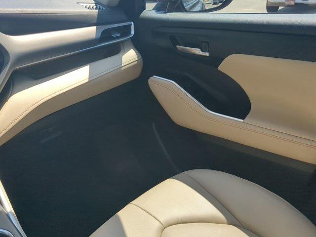 used 2023 Toyota Highlander car, priced at $37,544