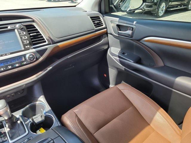 used 2019 Toyota Highlander car, priced at $30,999