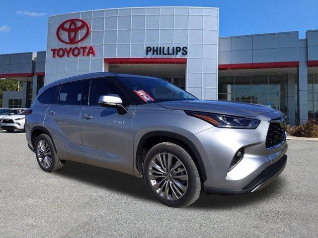 used 2021 Toyota Highlander Hybrid car, priced at $40,999