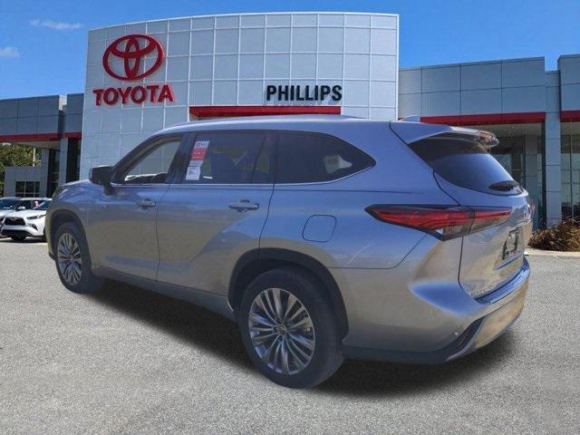 used 2021 Toyota Highlander Hybrid car, priced at $40,999
