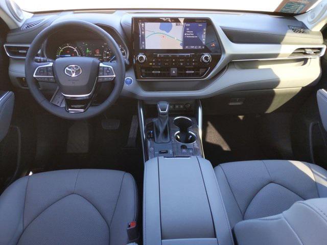 used 2021 Toyota Highlander Hybrid car, priced at $40,999