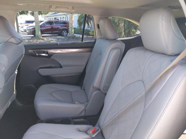 used 2021 Toyota Highlander Hybrid car, priced at $40,999