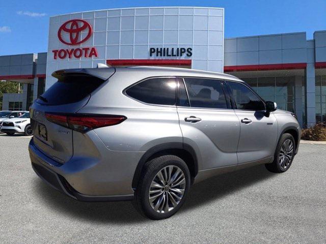 used 2021 Toyota Highlander Hybrid car, priced at $40,999