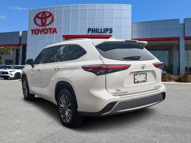 used 2021 Toyota Highlander car, priced at $34,332