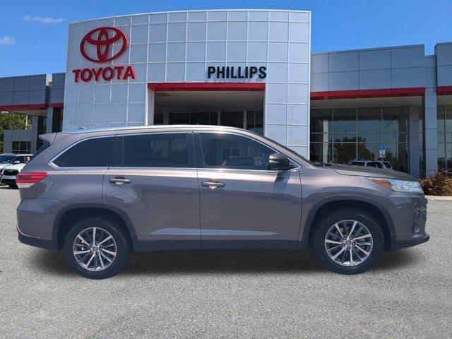 used 2019 Toyota Highlander car, priced at $23,841