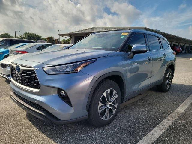 used 2020 Toyota Highlander Hybrid car, priced at $33,676