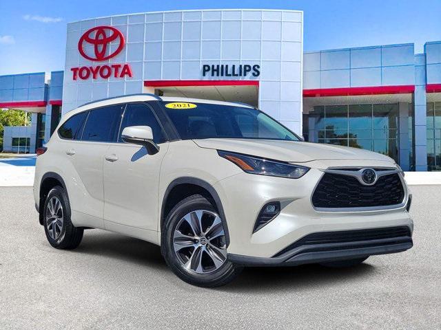 used 2021 Toyota Highlander car, priced at $32,998