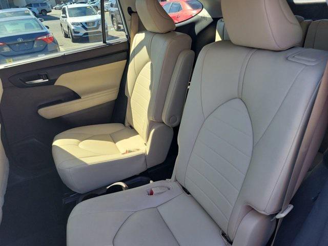 used 2021 Toyota Highlander car, priced at $32,998
