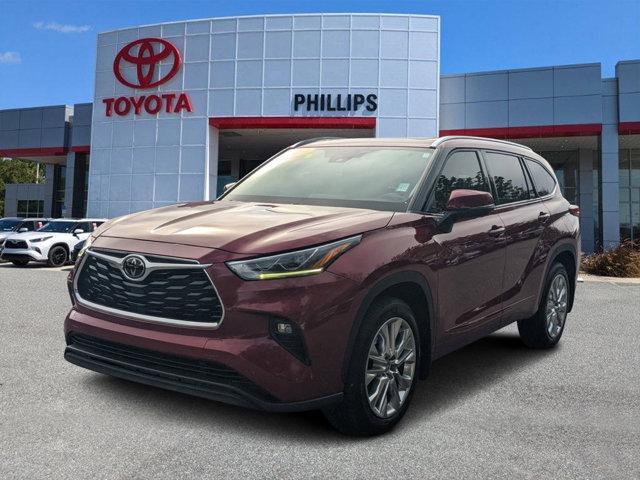 used 2020 Toyota Highlander car, priced at $33,997