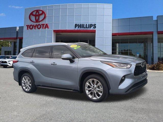 used 2020 Toyota Highlander car, priced at $34,998