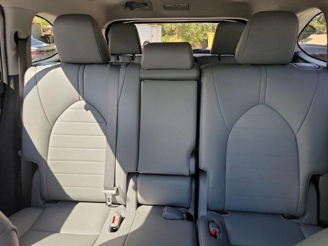 used 2021 Toyota Highlander Hybrid car, priced at $35,894