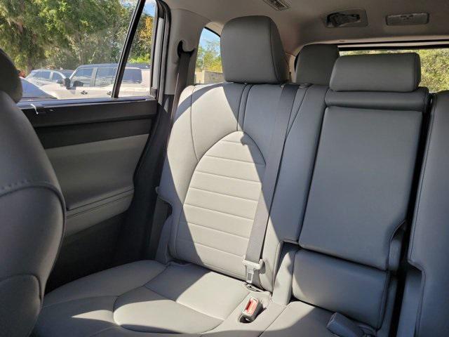 used 2021 Toyota Highlander Hybrid car, priced at $35,894