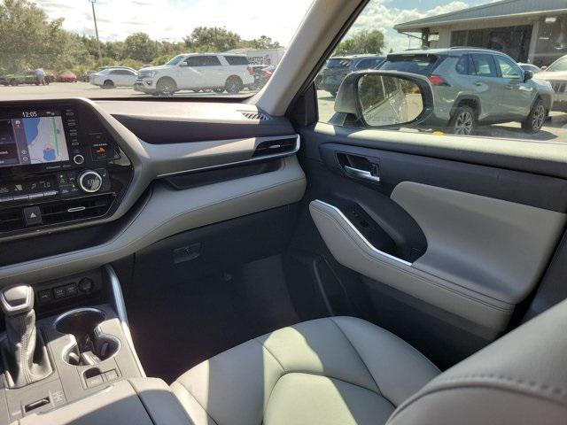 used 2021 Toyota Highlander Hybrid car, priced at $35,894