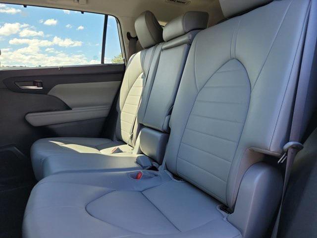 used 2021 Toyota Highlander Hybrid car, priced at $35,894